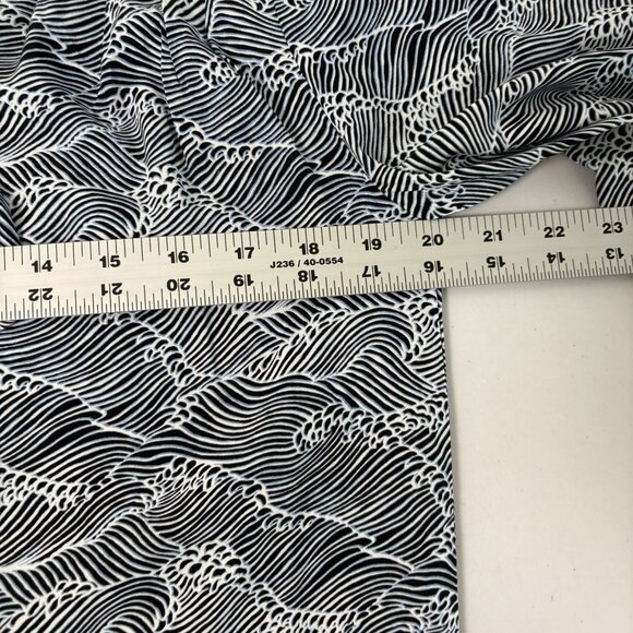 Reyn Spooner Molokai Channel 3/4 Sleeve Blouse Size S Black White Print Hawaiian - Picture 11 of 13